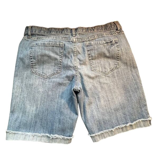 Mossimo and Supply medium wash Long jean shorts raw hem 15 Large - Picture 2 of 3